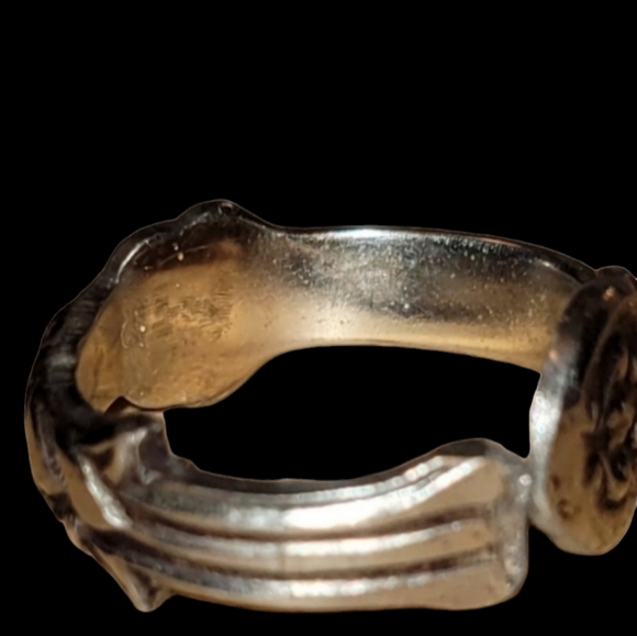 Beautiful Petite Vintage Spoon Ring Size 5 Hand Forged - Picture 6 of 8